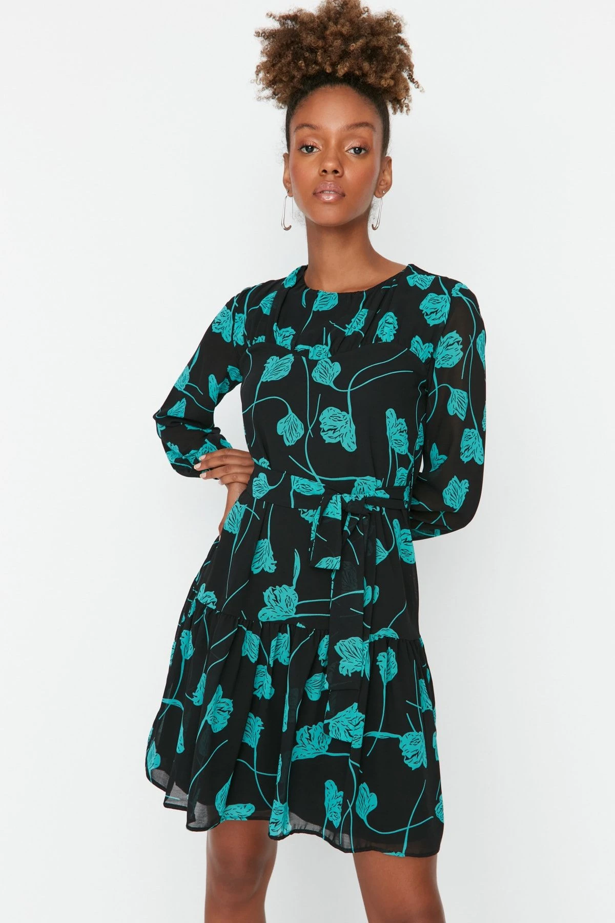 Trendyol Collection Kleid - Schwarz - Skater Damen Kleider 329263959 5 Trendyol Collection Kleid - Schwarz - Skater Damen Kleider 329263959 – Bild 3